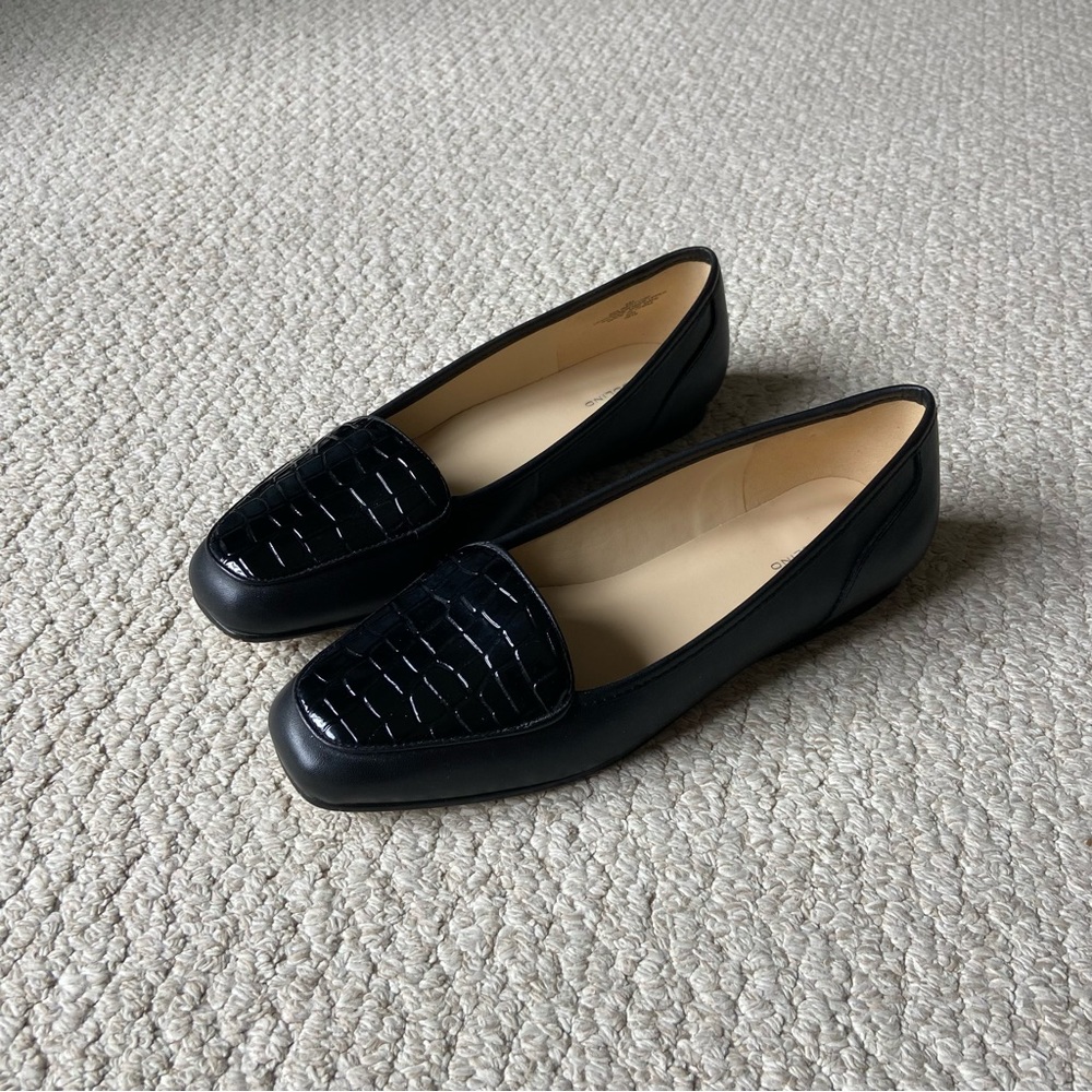 WOMEN’S BANDOLINO LIBERTY SLIP ON LOAFERS - BLACK CROC - SIZE 8